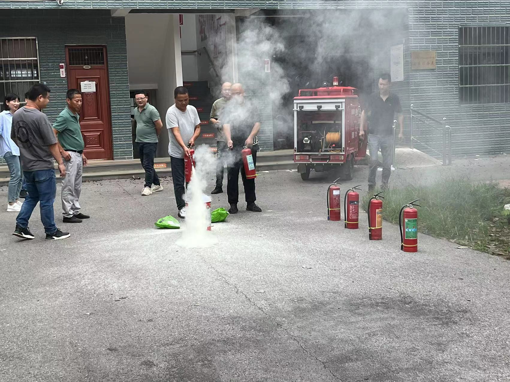 全民消防 生命至上——东新社区开展消防演练活动